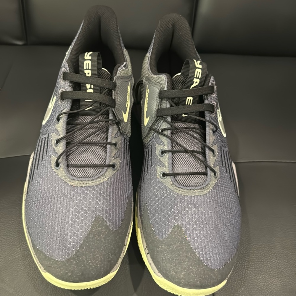 Nike FlyEase Sneakers